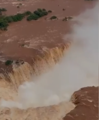 Cataratas do Iguaçu são fechadas temporariamente; vazão está quase 20 vezes acima da média